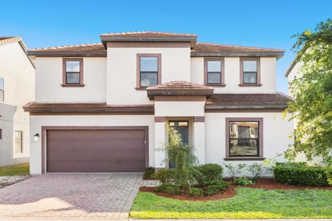 Near Disney and Legoland Spacious Poolside Oasis! House in Haines City