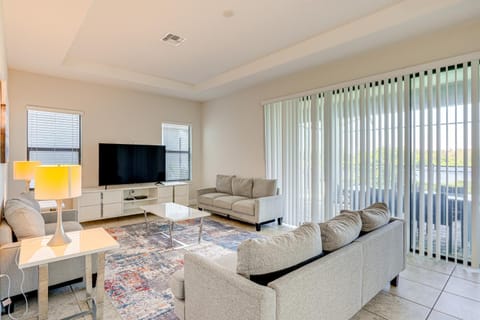 Near Disney and Legoland Spacious Poolside Oasis! House in Haines City