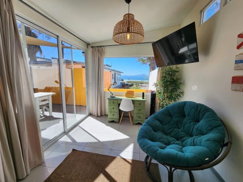 TV and multimedia, Living room, Beach, Sea view