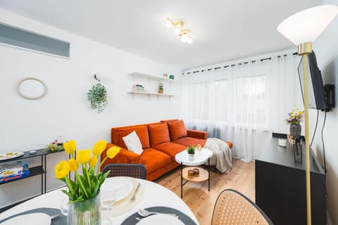 Communal lounge/ TV room, TV and multimedia, Living room, Seating area, Evening entertainment
