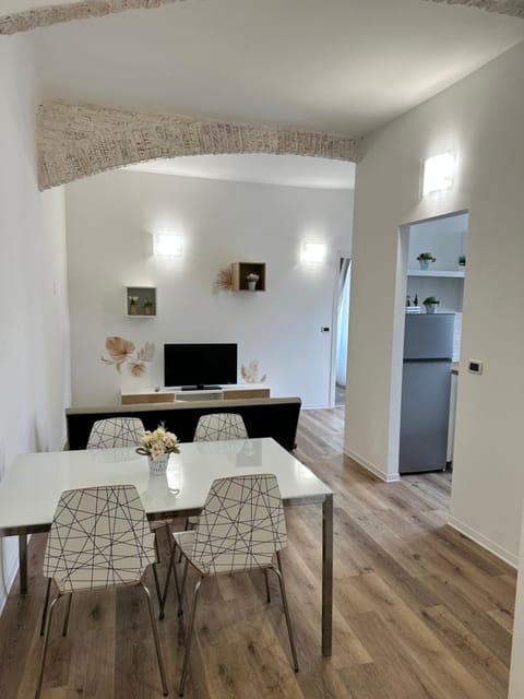 TV and multimedia, Kitchen or kitchenette, Living room, Seating area, Dining area, oven