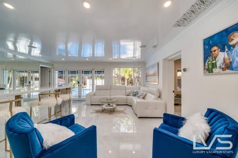 Floridita 5Bed 4Bath FTL Paradise with Tiki Hut Heated Pool House in Fort Lauderdale