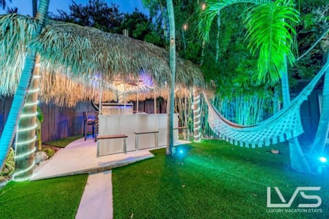 Floridita 5Bed 4Bath FTL Paradise with Tiki Hut Heated Pool House in Fort Lauderdale