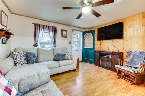 Charming Spirit Lake Home - 6 Mi to Arnolds Park! House in Spirit Lake