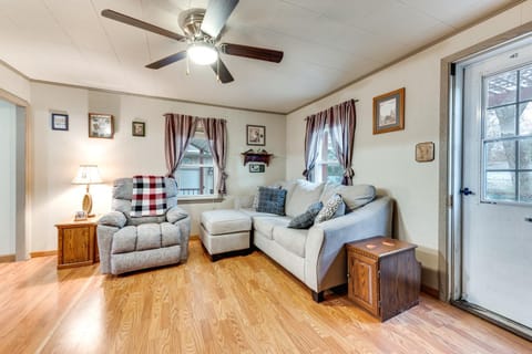 Charming Spirit Lake Home - 6 Mi to Arnolds Park! House in Spirit Lake