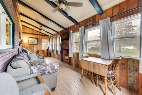 Charming Spirit Lake Home - 6 Mi to Arnolds Park! House in Spirit Lake