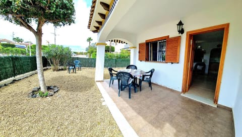 Facade/entrance, Off site, Garden, Garden, Balcony/Terrace, Dining area, Garden view