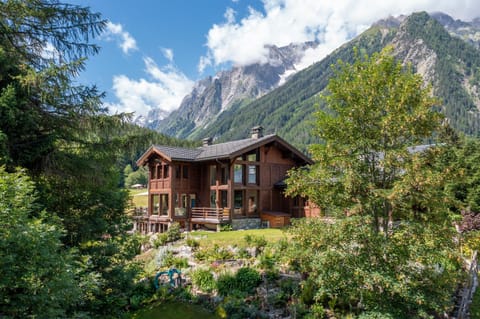 Property building, Summer, Garden, Mountain view