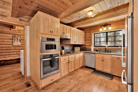 Kitchen or kitchenette, kitchen