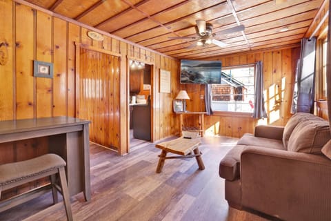 Shore acres lodge #452 House in Big Bear