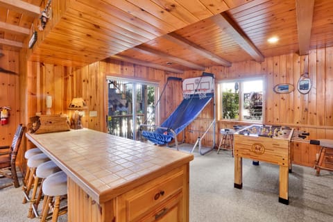 Cove lakefront chalet #2098 House in Big Bear