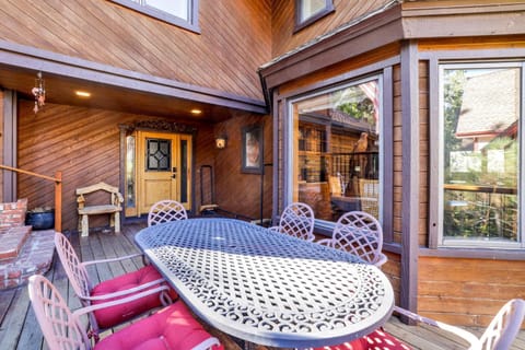 Cove lakefront chalet #2098 House in Big Bear