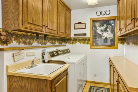 Cove lakefront chalet #2098 House in Big Bear