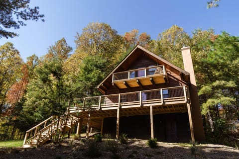 Property building, Garden, Balcony/Terrace, Autumn