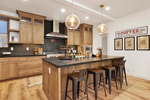 Kitchen or kitchenette, kitchen