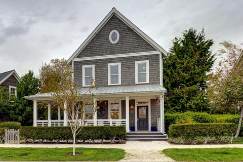 Beaches-N-Cream: Dog Friendly and Private Hot Tub House in Seabrook