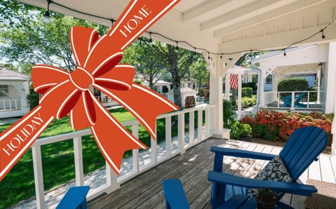 Periwinkle Cottage by Seabrook Hospitality House in Seabrook