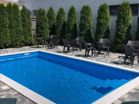 Swimming pool, Swimming pool
