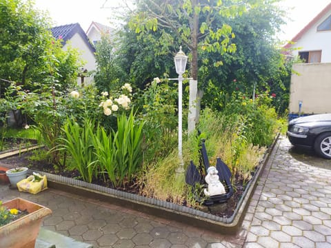 Garden view, Parking