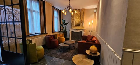 Lobby or reception, Internal: Not applicable to any particular room