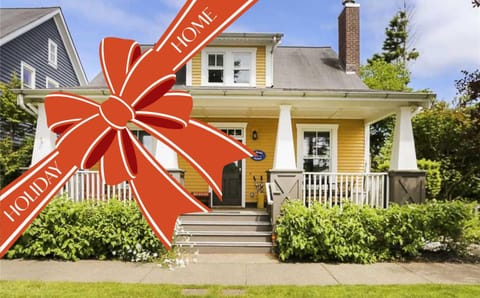 The Mermaids Beach Retreat by Seabrook Hospitality House in Seabrook