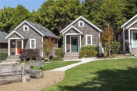 Property building, Neighbourhood, Natural landscape, Garden