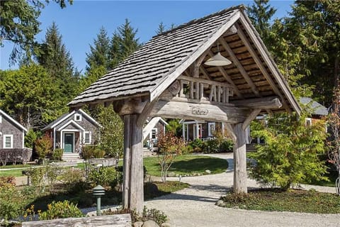 Neighbourhood, Natural landscape, Garden