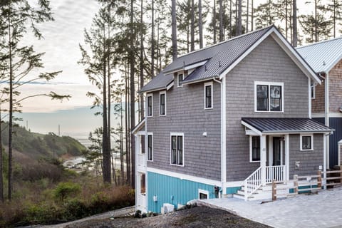 A Wave from It All by Seabrook Hospitality House in Seabrook