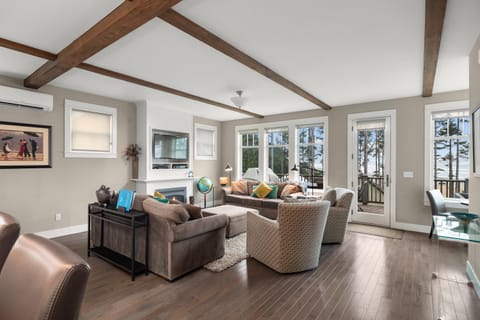 TV and multimedia, Living room, Seating area