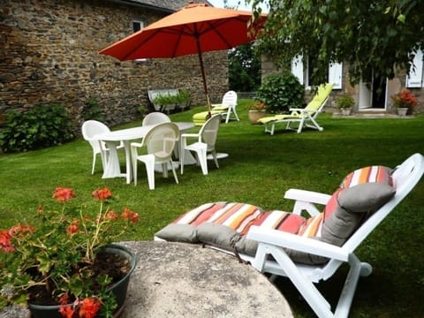 Gîte de France à Sarroux - St Julien 3 épis - Gîte de France 8 personnes MAE-0134 Apartment in Auvergne-Rhône-Alpes