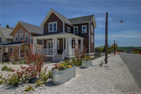 Property building, Day