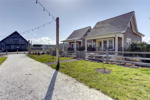 Sweet Buttercup by Seabrook Hospitality House in Seabrook