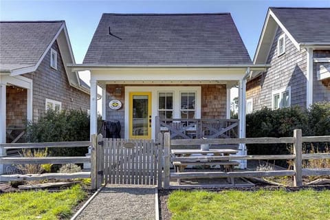 Sweet Buttercup by Seabrook Hospitality House in Seabrook