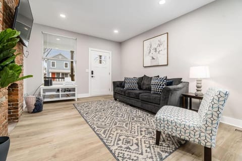 Entire Home Private Parking Fenced Yard House in Ohio