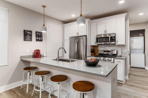 Entire Home Private Parking Fenced Yard House in Ohio