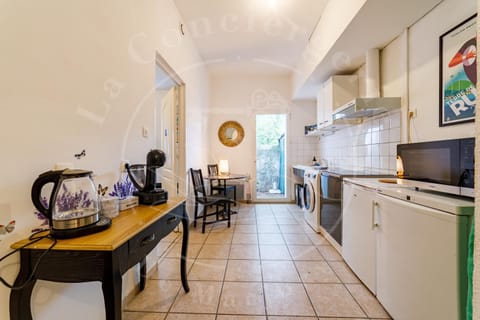 Dining area, minibar, pet friendly, stove