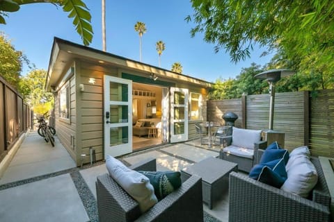Secluded Windansea Beach Cottage Bed and Breakfast in La Jolla