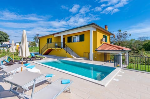 Property building, Patio, Day, Natural landscape, View (from property/room), Balcony/Terrace, Pool view, Swimming pool, sunbed