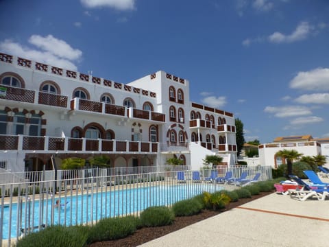 Property building, Swimming pool