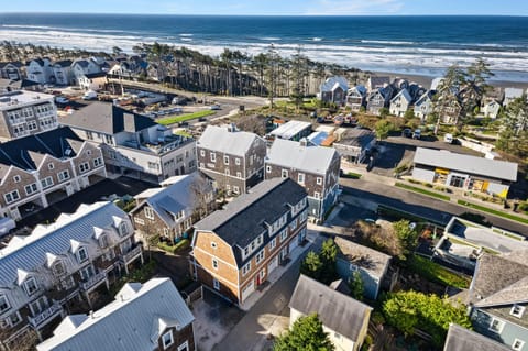 Neighbourhood, Natural landscape, Beach