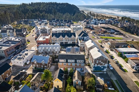 Neighbourhood, Natural landscape, Beach