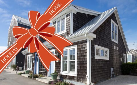 Whispering Sands by Seabrook Hospitality House in Seabrook