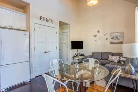 Whispering Sands by Seabrook Hospitality House in Seabrook