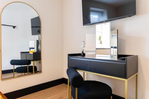 Decorative detail, Bedroom, hair dresser