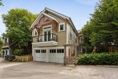 Coyote Cottage by Seabrook Hospitality House in Seabrook