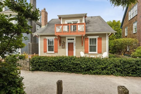 Coyote Cottage by Seabrook Hospitality House in Seabrook