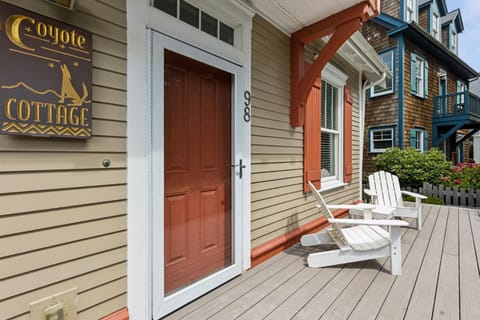 Coyote Cottage by Seabrook Hospitality House in Seabrook