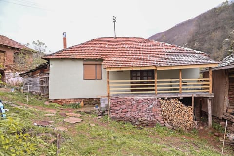 Property building, Spring, Day, Natural landscape, Mountain view