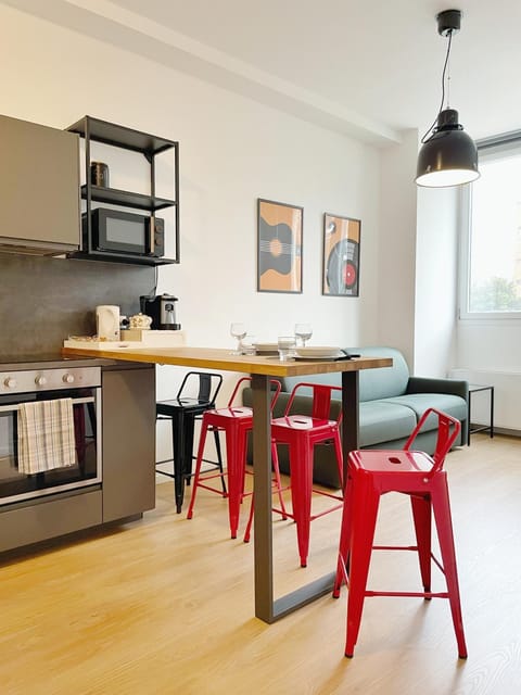Dining area, kitchen
