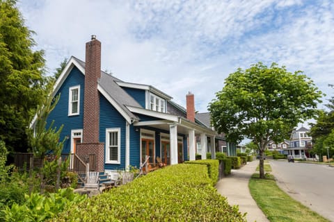 Property building, Day, Neighbourhood, Street view, Location
